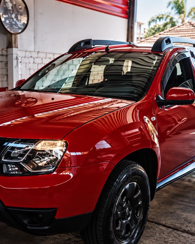Renault Duster vermelho com brilho restaurado